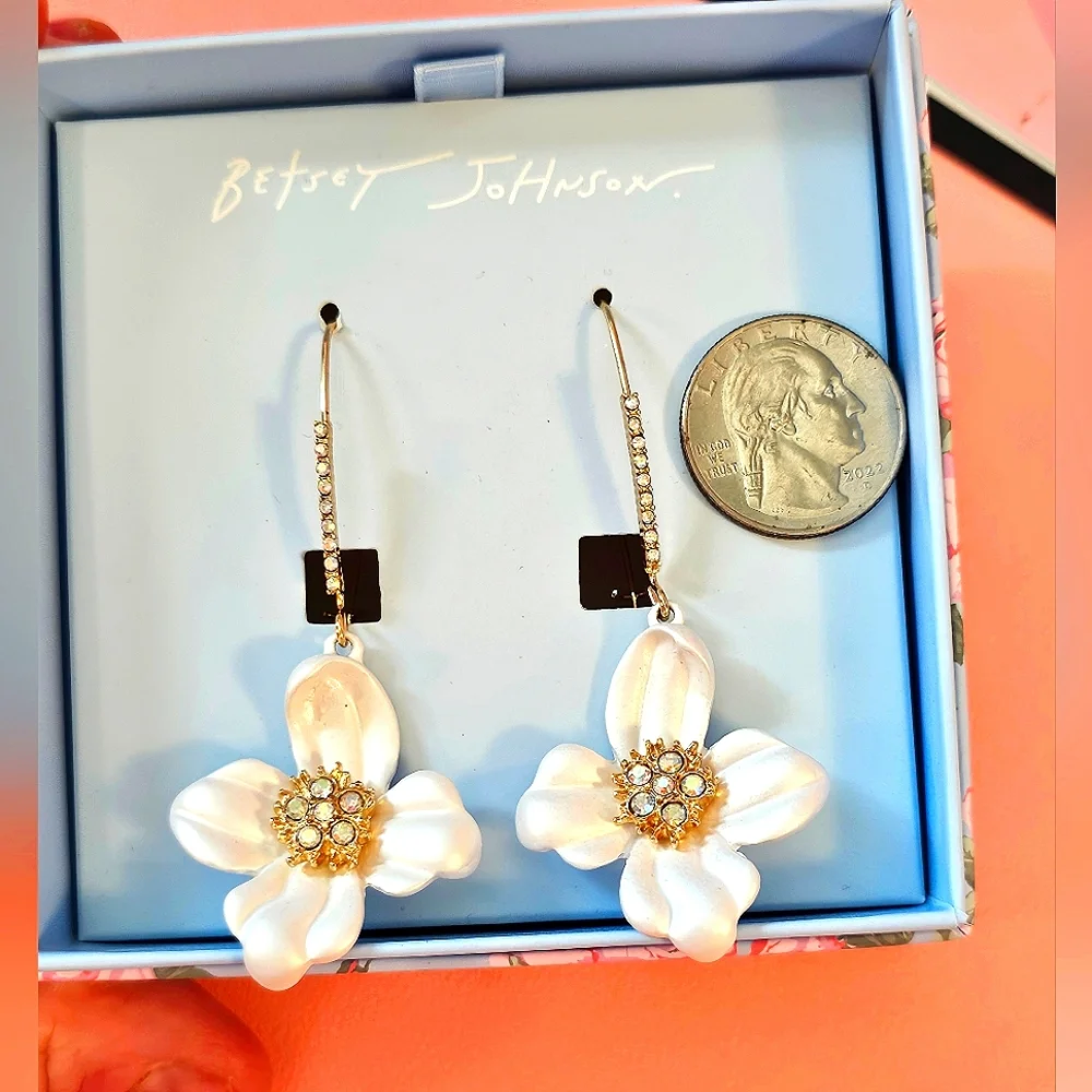 🌸Betsey Johnson Flower Dangle Earrings Gold-Tone Enamel w/ Stones🌸 - Picture 9 of 9